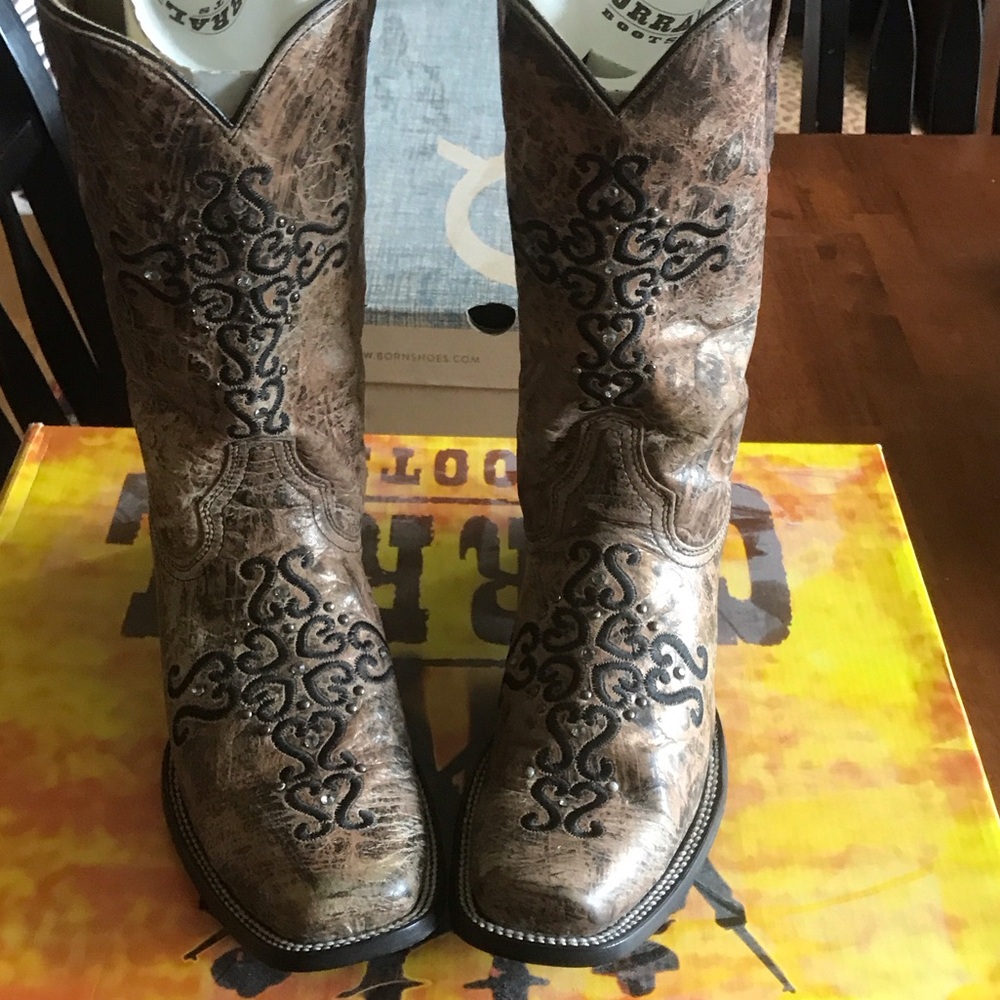 Corral Brown Cross Embroidered Heeled Boots